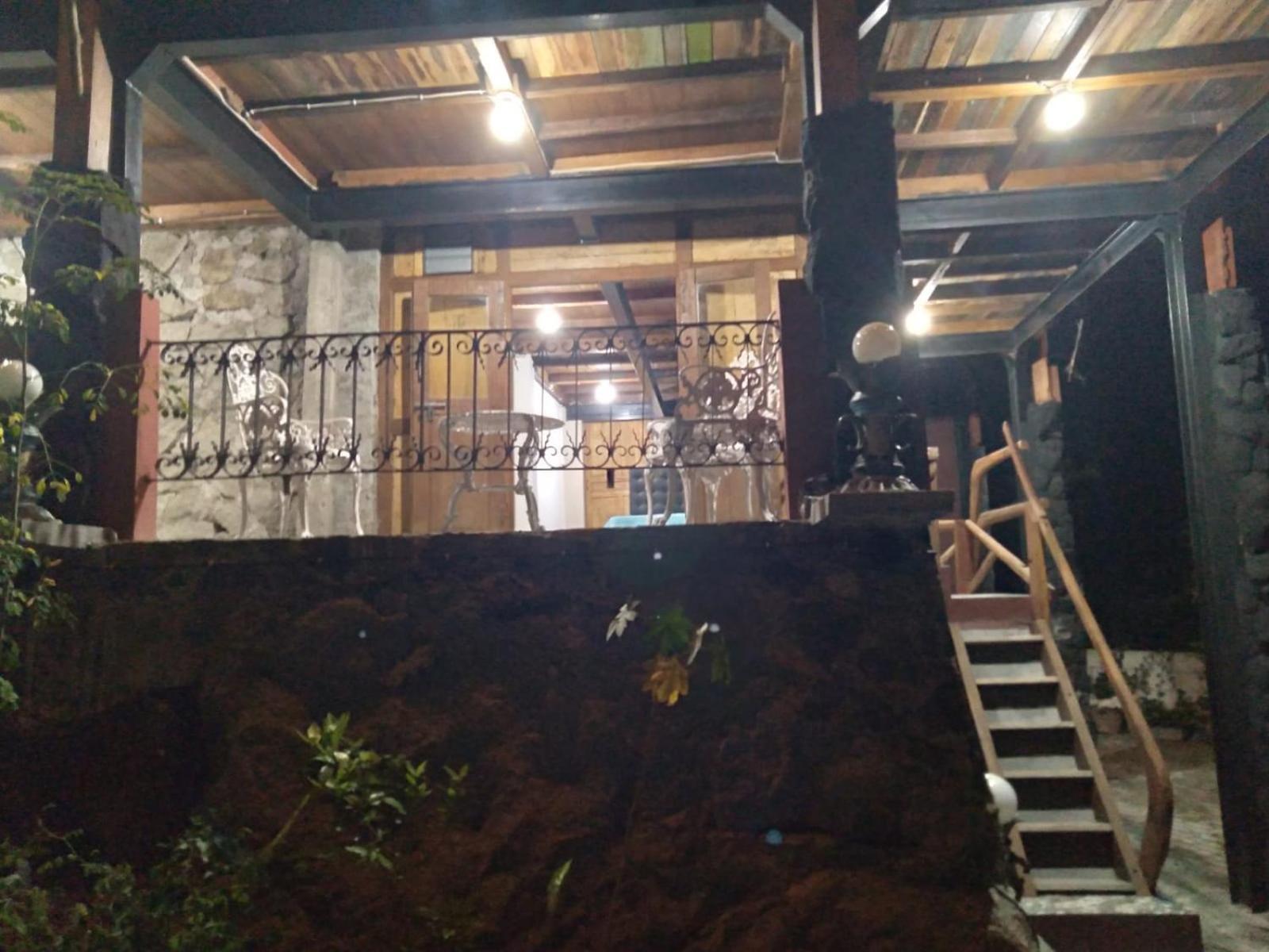 Omah Singo Stay & Resto Yogyakarta Bantul Exterior photo